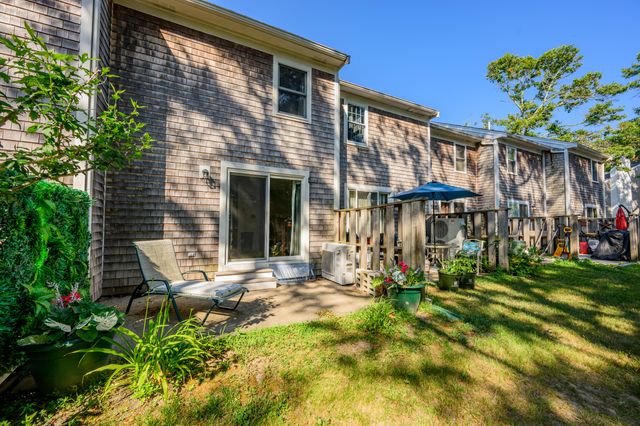 300 Falmouth Road APT 9E, Mashpee, MA 02649