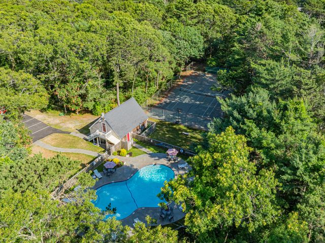 300 Falmouth Road APT 9E, Mashpee, MA 02649