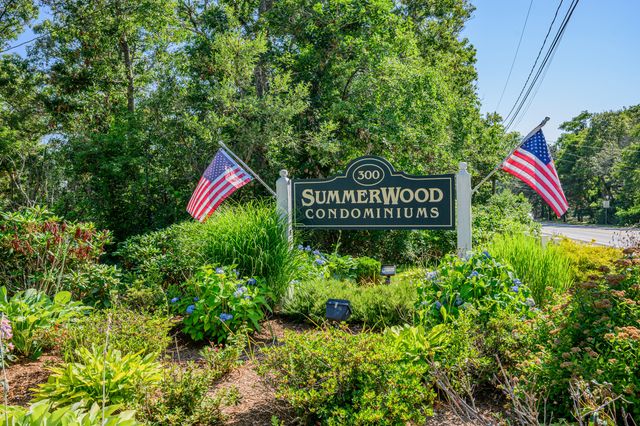 300 Falmouth Road APT 9E, Mashpee, MA 02649
