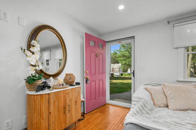 300 Falmouth Road APT 9E, Mashpee, MA 02649
