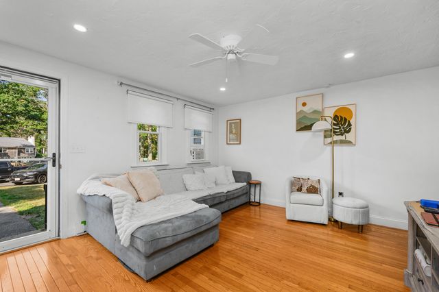300 Falmouth Road APT 9E, Mashpee, MA 02649