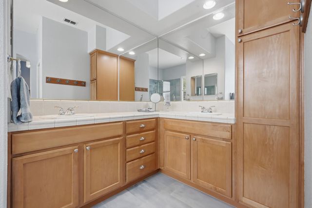 6472 Camellia Point Way, Roseville, CA 95678