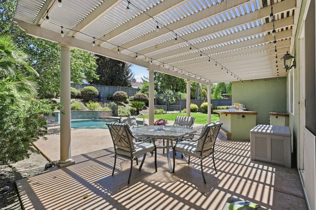 6472 Camellia Point Way, Roseville, CA 95678