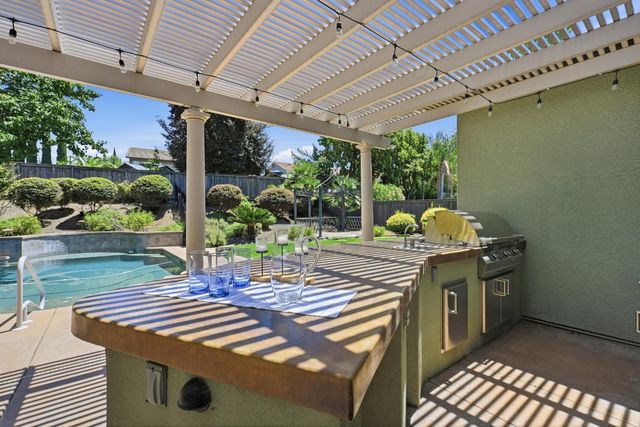 6472 Camellia Point Way, Roseville, CA 95678