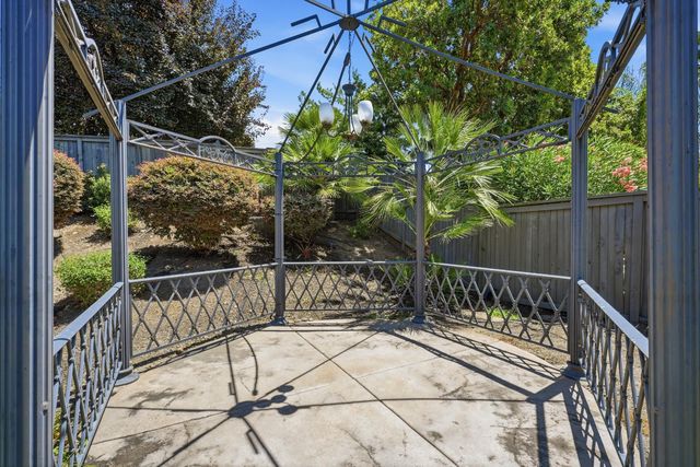 6472 Camellia Point Way, Roseville, CA 95678