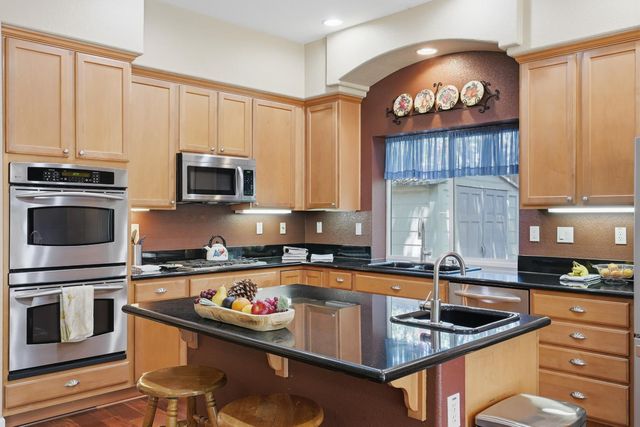 6472 Camellia Point Way, Roseville, CA 95678