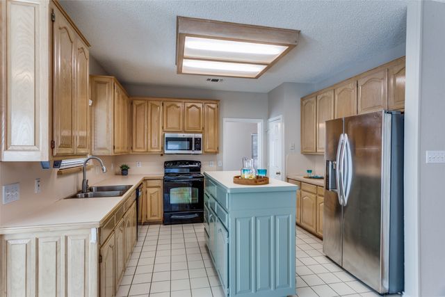 6800 Moss Lane, North Richland Hills, TX 76182