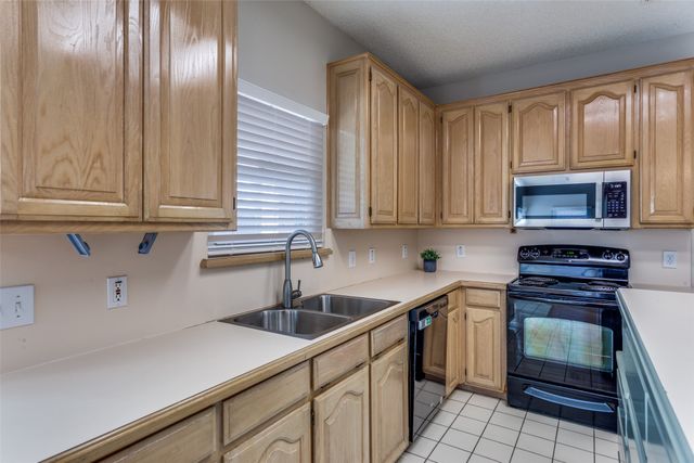 6800 Moss Lane, North Richland Hills, TX 76182