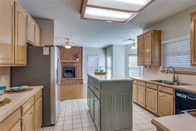 6800 Moss Lane, North Richland Hills, TX 76182