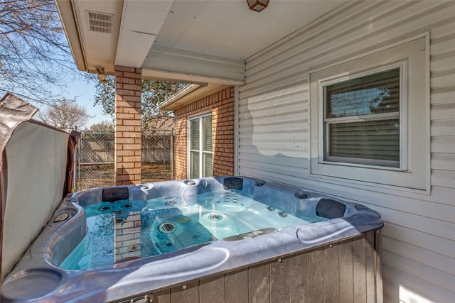 6800 Moss Lane, North Richland Hills, TX 76182