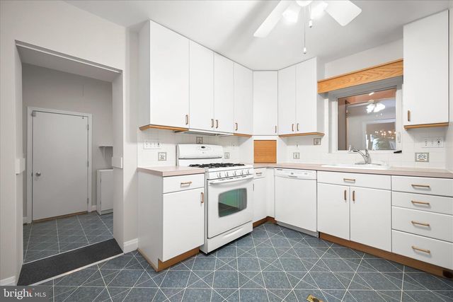 11 SEMINOLE AVE, Catonsville, MD 21228