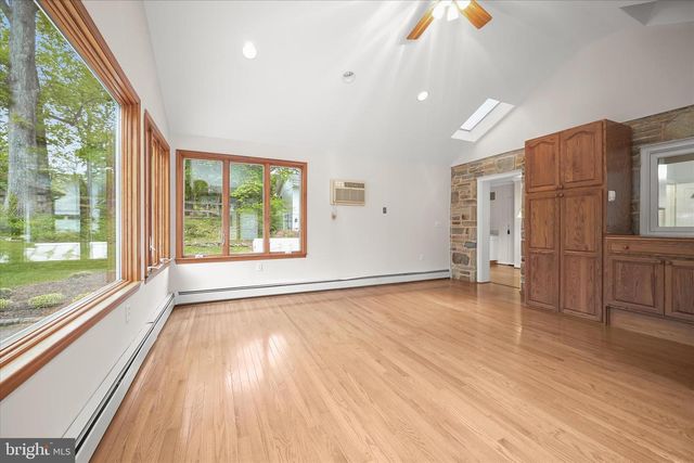 11 SEMINOLE AVE, Catonsville, MD 21228