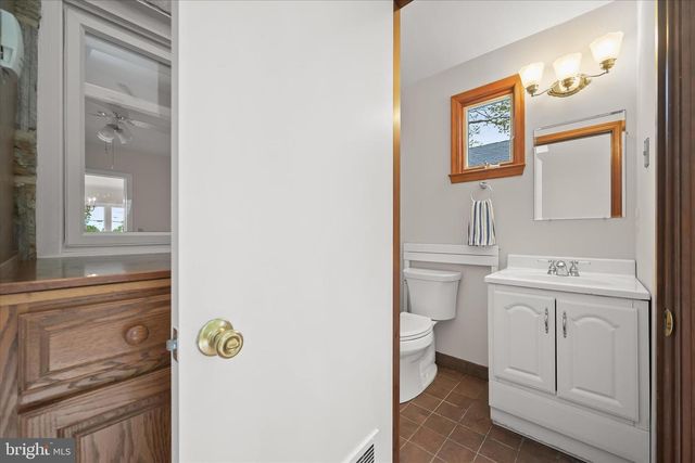 11 SEMINOLE AVE, Catonsville, MD 21228