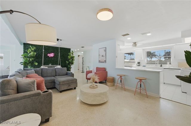 4044 Country Club BLVD, Cape Coral, FL 33904