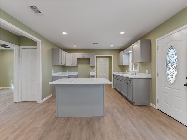 2110 Horn Road, Bay City, TX 77414