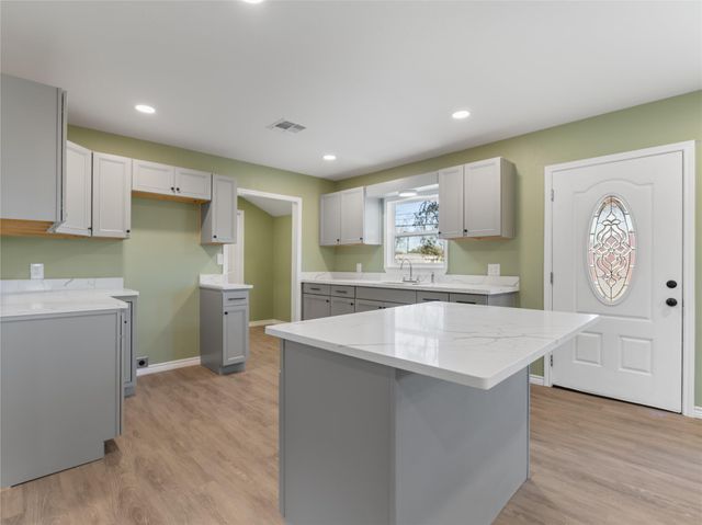 2110 Horn Road, Bay City, TX 77414