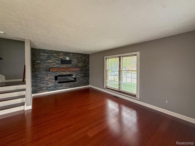36721 Park Place Drive, Sterling Heights, MI 48310