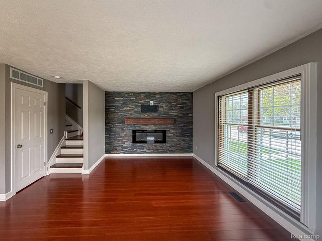 36721 Park Place Drive, Sterling Heights, MI 48310