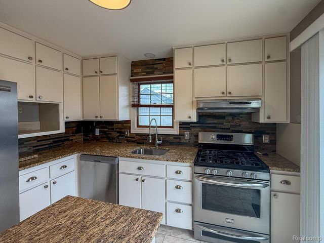 36721 Park Place Drive, Sterling Heights, MI 48310