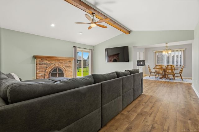 46346 Hollowoode Lane, Macomb, MI 48044