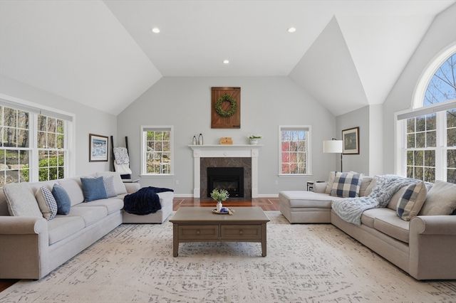 12 Riffles Lane, Hudson, MA 01749