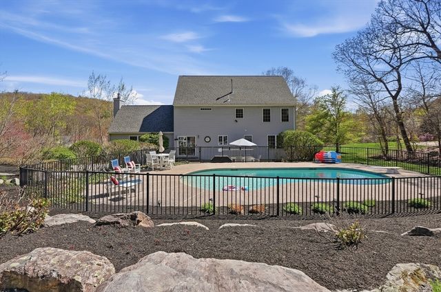 12 Riffles Lane, Hudson, MA 01749