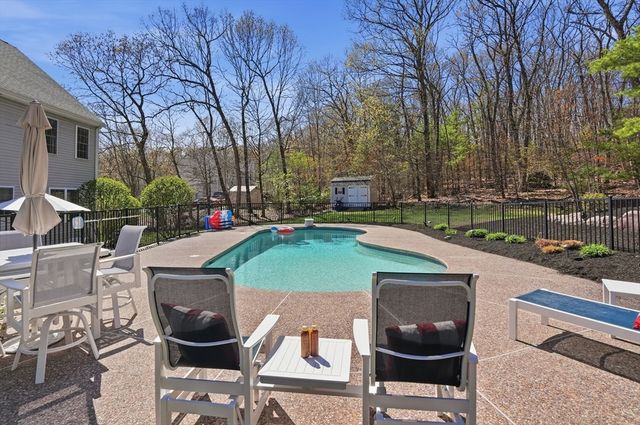 12 Riffles Lane, Hudson, MA 01749