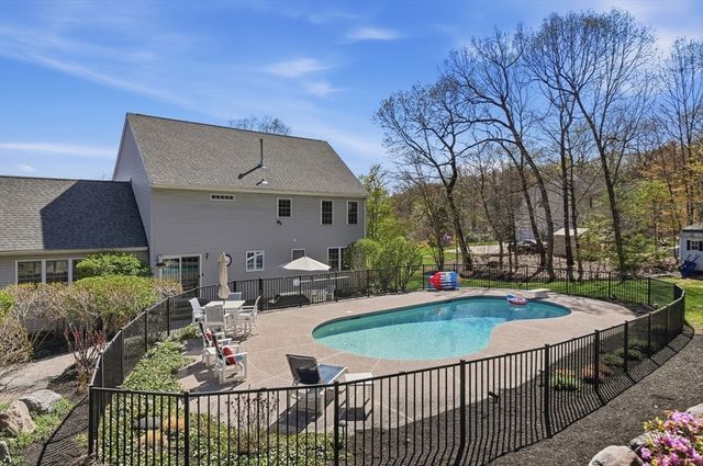 12 Riffles Lane, Hudson, MA 01749