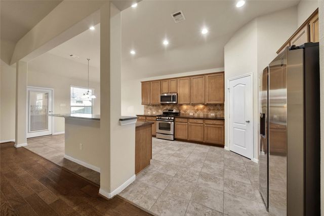 25208 Forest Ledge Dr, Porter, TX 77365