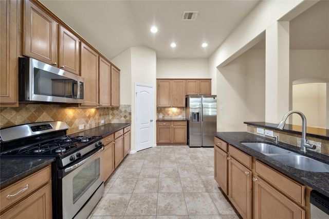 25208 Forest Ledge Dr, Porter, TX 77365