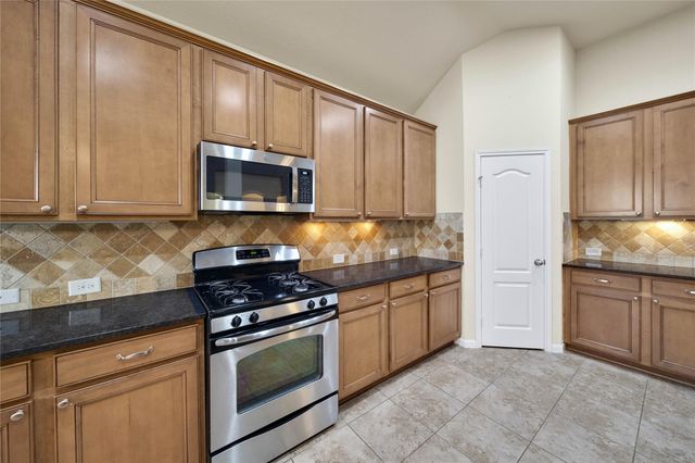 25208 Forest Ledge Dr, Porter, TX 77365