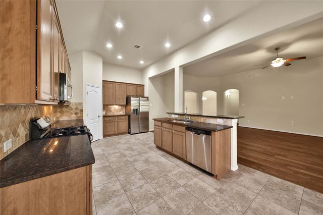 25208 Forest Ledge Dr, Porter, TX 77365