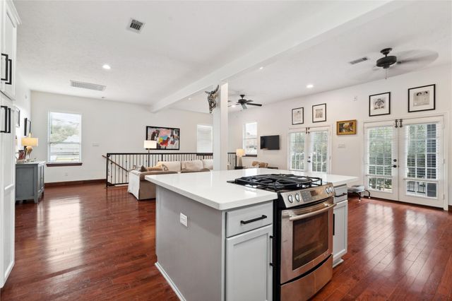 415 W 8th Street, Houston, TX 77007