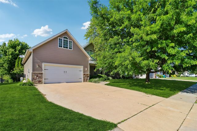 15703 Aurora Avenue, Urbandale, IA 50323
