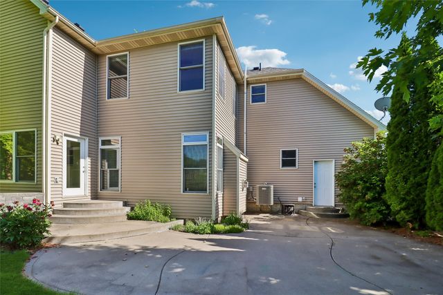 15703 Aurora Avenue, Urbandale, IA 50323