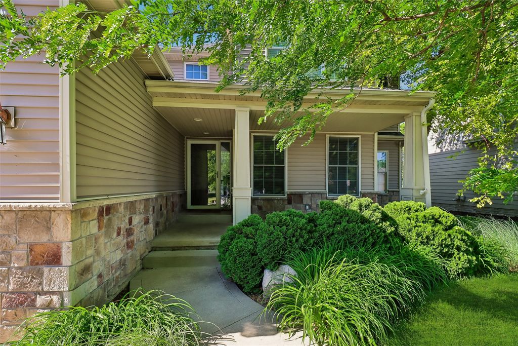 15703 Aurora Avenue, Urbandale, IA 50323