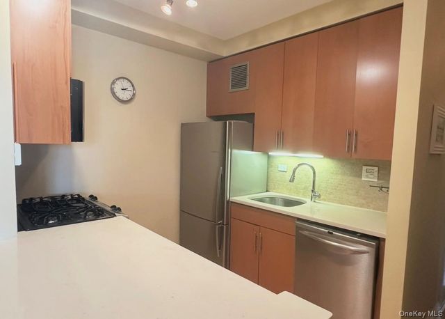 18-15 215 Street PH F, Bayside, NY 11360