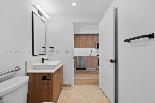 650 SW 1st St 301, Miami, FL 33130