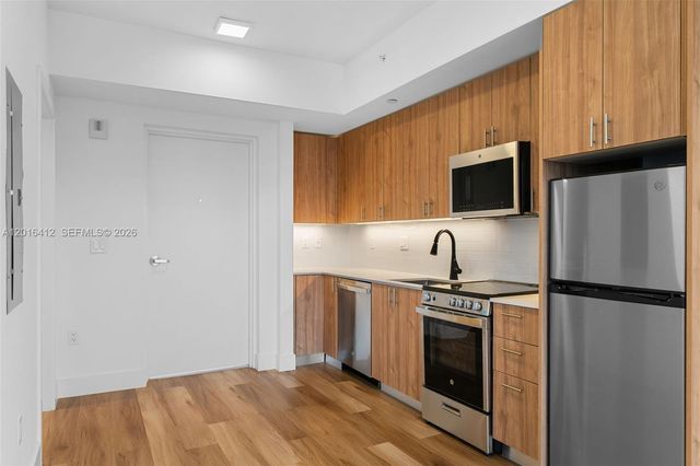 650 SW 1st St 301, Miami, FL 33130