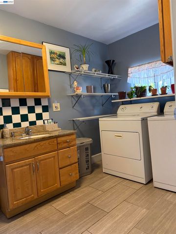 663 25TH Street, Oakland, CA 94612