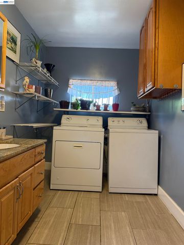 663 25TH Street, Oakland, CA 94612