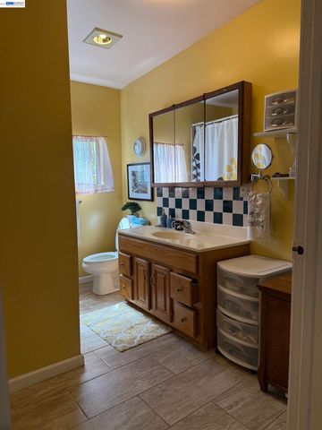 663 25TH Street, Oakland, CA 94612