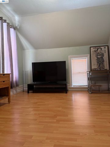 663 25TH Street, Oakland, CA 94612