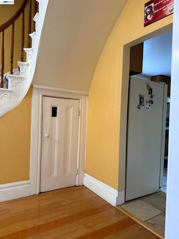 663 25TH Street, Oakland, CA 94612