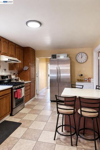 663 25TH Street, Oakland, CA 94612