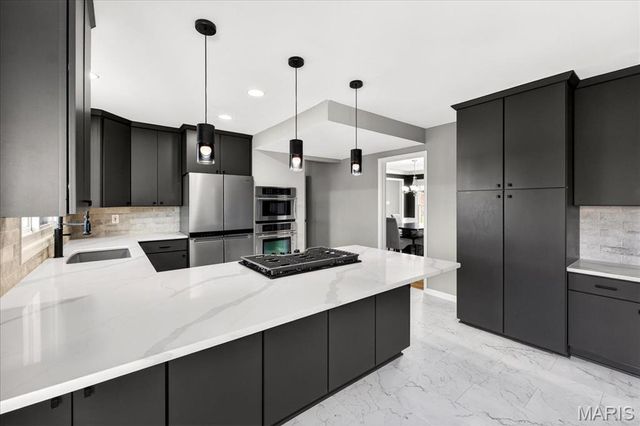 2350 Gateroyal Drive, St Louis, MO 63131