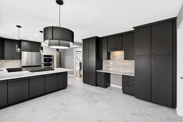 2350 Gateroyal Drive, St Louis, MO 63131