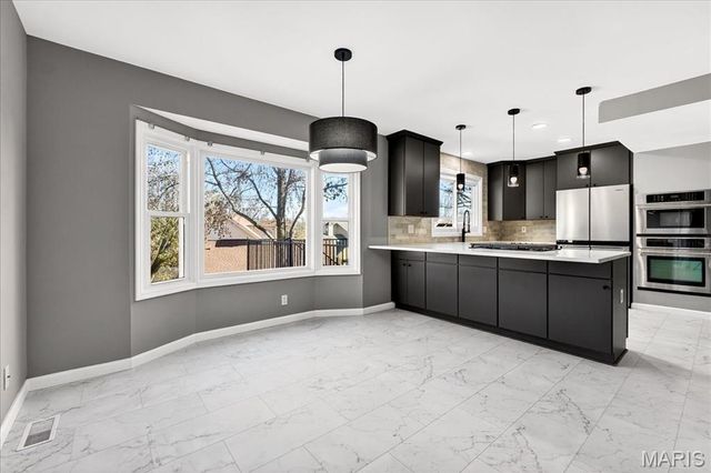 2350 Gateroyal Drive, St Louis, MO 63131