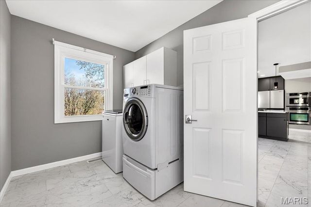 2350 Gateroyal Drive, St Louis, MO 63131