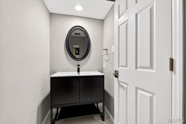 2350 Gateroyal Drive, St Louis, MO 63131